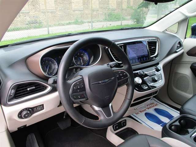 2017 Chrysler Pacifica Touring-L 4dr Mini-Van